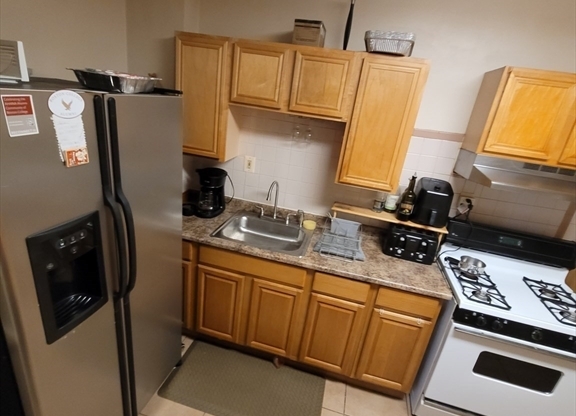 2 beds, 1 bath, 800 sqft, $2,900, Unit 3