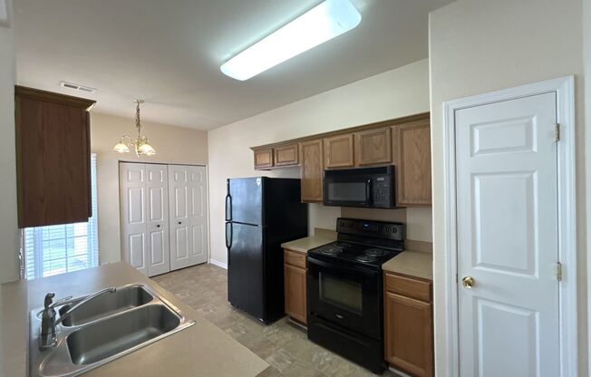 3 beds, 2 baths, $1,650