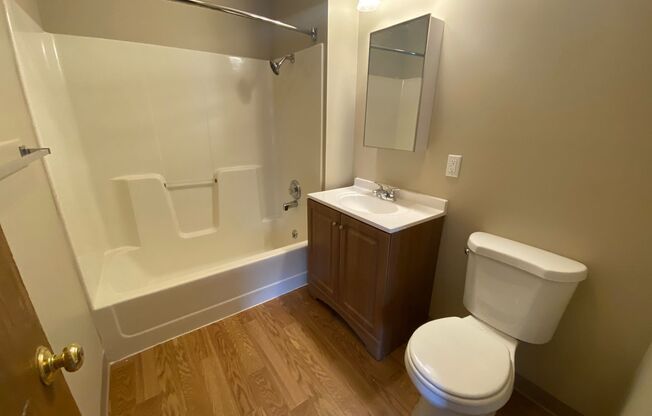 2 beds, 1 bath, 960 sqft, $1,040, Unit 1806-201