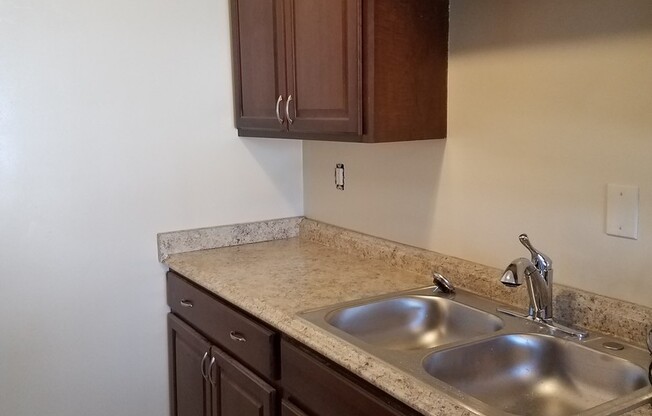 2 beds, 1 bath, 770 sqft, $1,000, Unit Unit 1