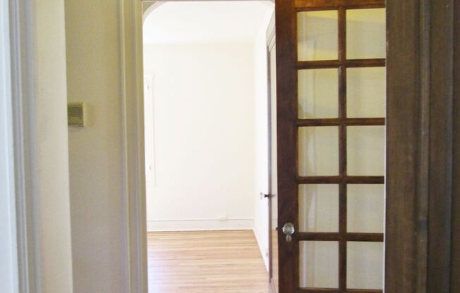 2 beds, 1 bath, $1,945, Unit 10