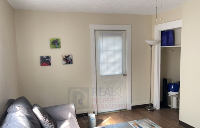 2 beds, 1 bath, $1,200