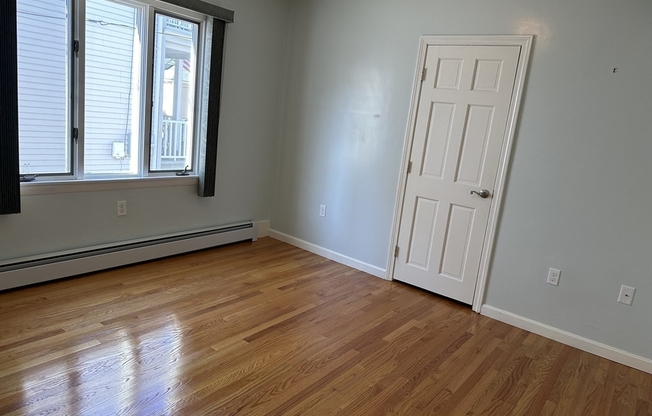 2 beds, 1 bath, 1,100 sqft, $2,600, Unit 1