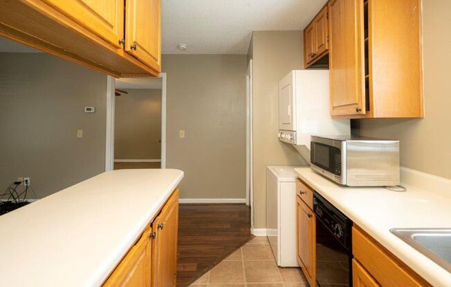 2 beds, 2 baths, 837 sqft, $2,150, Unit 17