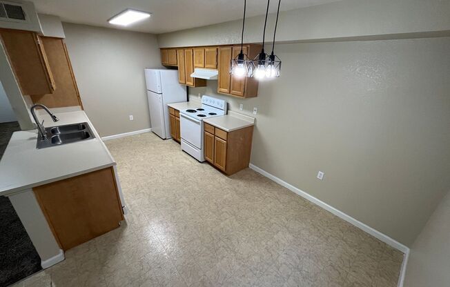 2 beds, 1 bath, 848 sqft, $1,900, Unit 1706