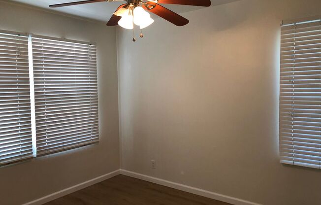 2 beds, 1 bath, $2,850, Unit 5337 El Jardin