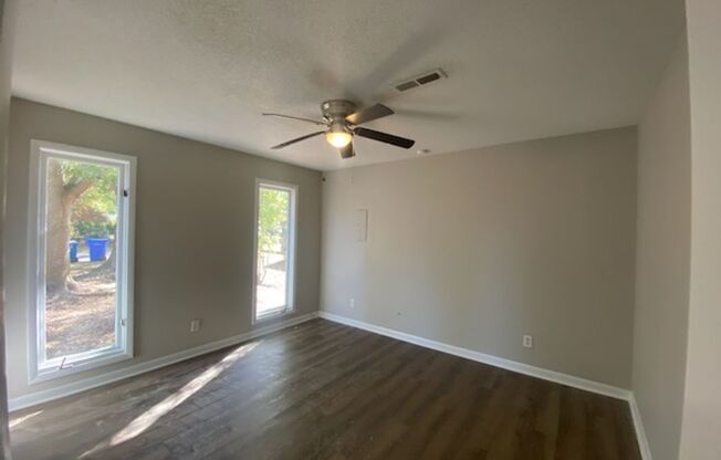 2 beds, 1 bath, $1,050