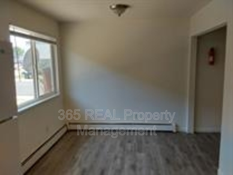 706 37 AVE
