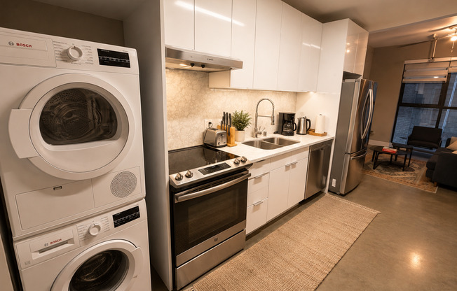 Studio, 1 bath, 549 sqft, $1,960, Unit 203