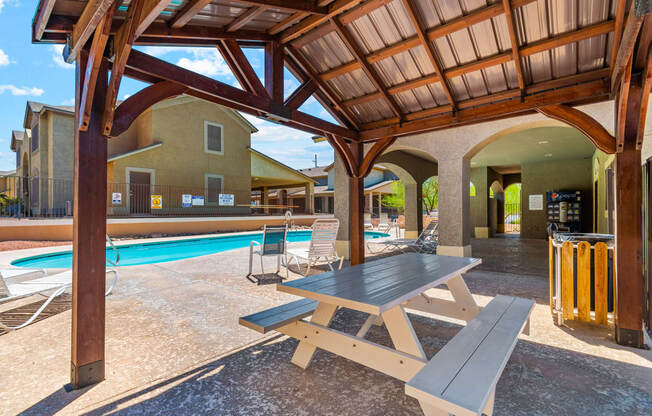 Picnic Area at Bella Vita Apartments in Bullhead City