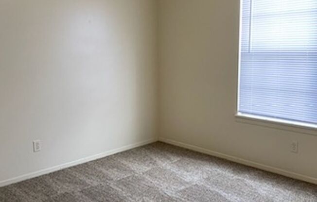 2 beds, 1 bath, 950 sqft, $795, Unit 6913-504