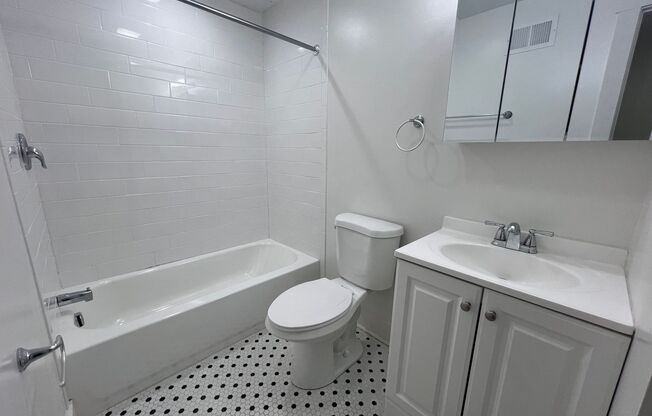 2 beds, 1 bath, 750 sqft, $2,139, Unit 5645 Hobart Street #4