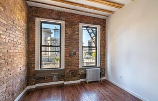 28 FORSYTH ST