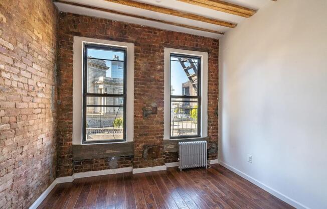 28 FORSYTH ST
