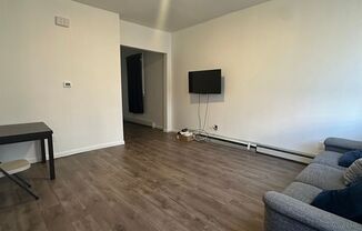 2 beds, 1 bath, $1,800, Unit 1 FL