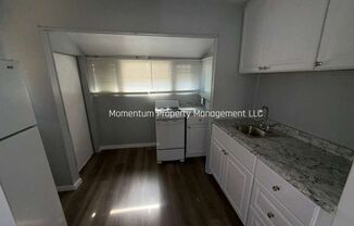 Updated 2/1 in St. Pete! AVAILABLE FOR IMMEDIATE MOVE IN!!