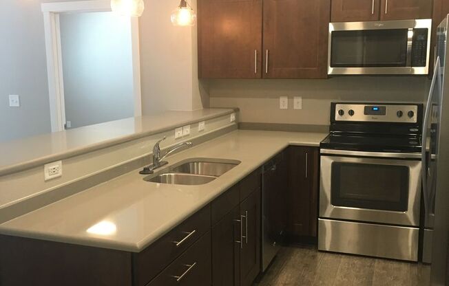 2 beds, 2 baths, $1,525, Unit 333
