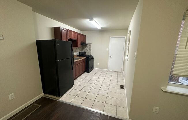 3 beds, 1 bath, $1,220