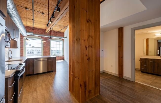 2 beds, 1 bath, 945 sqft, $2,925, Unit 202