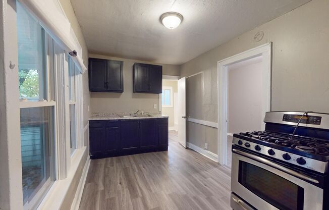 2 beds, 1 bath, 735 sqft, $950, Unit Unit 3