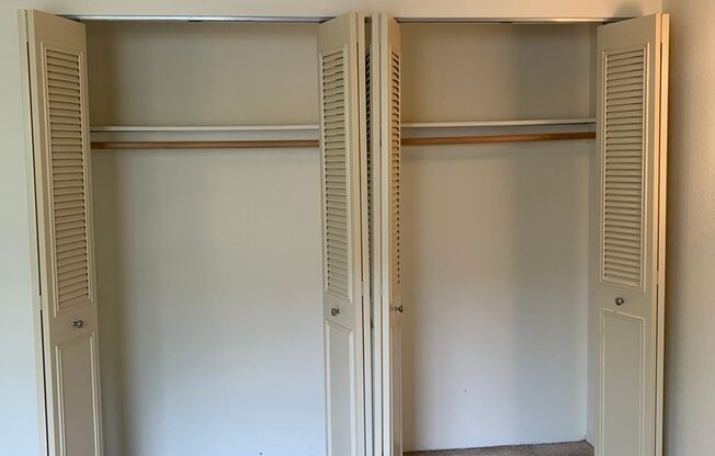 2 beds, 1.5 baths, 940 sqft, $1,705, Unit 0142