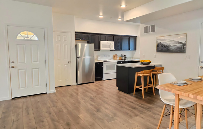 3 beds, 2 baths, 1,200 sqft, $1,750, Unit 1917-130