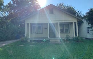 Beautiful 2 Bedroom 1 Bath DUPLEX