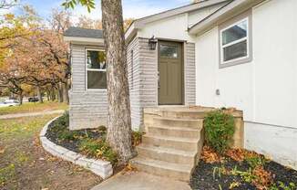 2004 BLUEBONNET DR