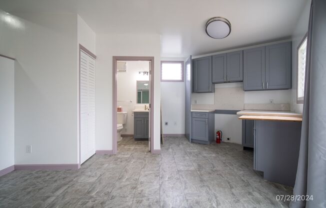 3 beds, 1 bath, $2,750