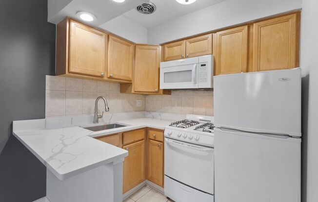 Studio, 1 bath, 275 sqft, $1,395, Unit 342