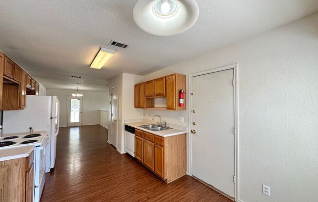 3 beds, 2 baths, $1,400