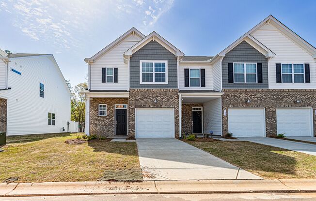 Price Improvement! END UNIT Brand New Townhome in Simpsonville, Convenient to Everything!