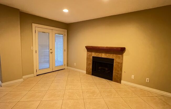 3 bedroom upgraded Green Valley Home with Pool!