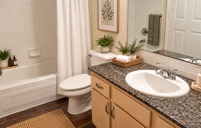 Beautiful 2/2 Conservation View Condo at The Crest close to UCF and Valencia College.