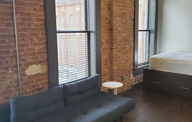 Studio, 1 bath, 321 sqft, $1,299, Unit 426