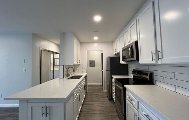 1 bed, 1 bath, 695 sqft, $1,998, Unit 317