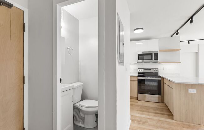 3 beds, 1.5 baths, 1,001 sqft, $3,400, Unit 22H