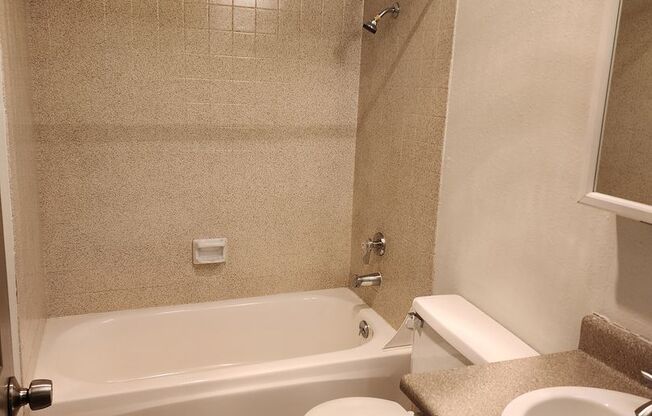 2 beds, 2 baths, 987 sqft, $2,250, Unit 243