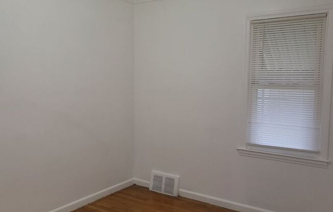 3 beds, 1 bath, $1,300