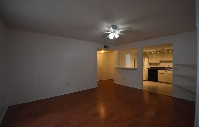 OCALA: 2 Bed/2 Bath, 2nd Floor Condo in Country Club Village AVAILABLE NOW! $275 off first FULL month's rent!
