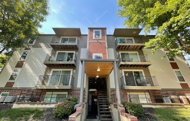 1 bed, 1 bath, 784 sqft, $1,125, Unit 7600409