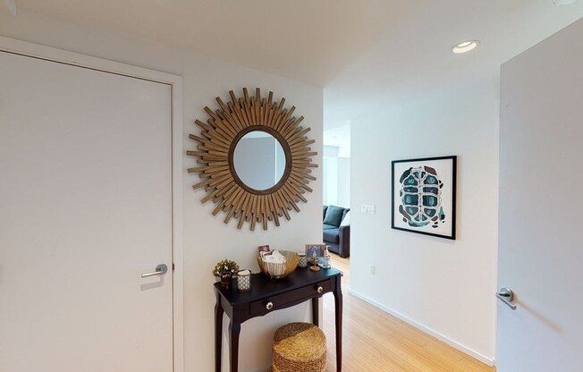 3 beds, 1 bath, 950 sqft, $4,800, Unit 706