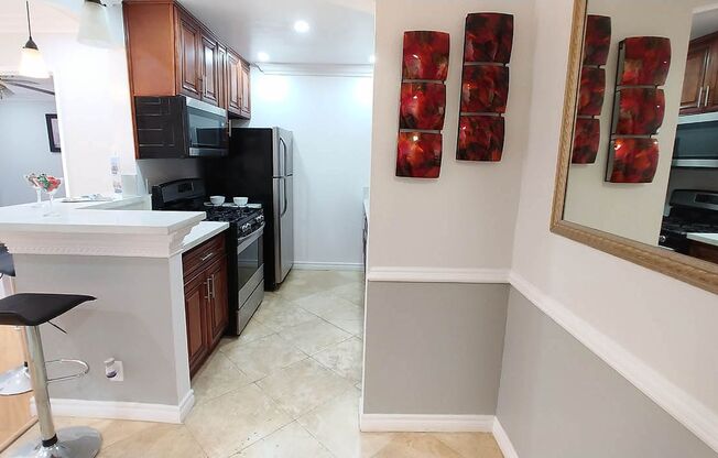 2 beds, 2 baths, 910 sqft, $2,850, Unit 512