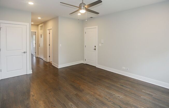 2 beds, 1 bath, 755 sqft, $2,895, Unit 3919-3E