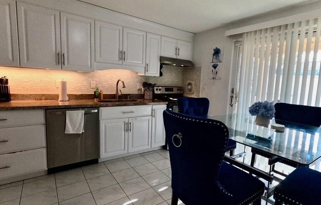 2 beds, 1 bath, 835 sqft, $2,100, Unit 1