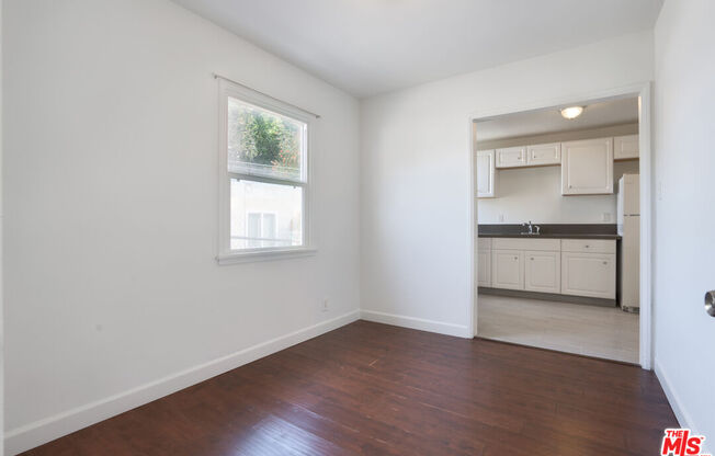 6414 1/2 10 AVE