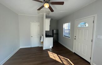 Studio, 1 bath, 300 sqft, $595, Unit Guest House