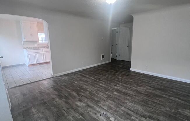 3 beds, 1 bath, 900 sqft, $1,600, Unit 4635