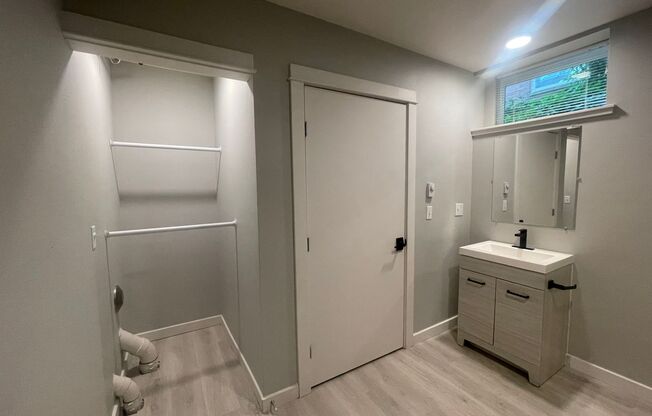Studio, 1 bath, 250 sqft, $1,095, Unit 102
