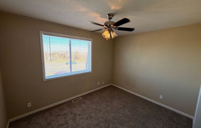 3 beds, 3 baths, 1,450 sqft, $1,620, Unit 1501-13